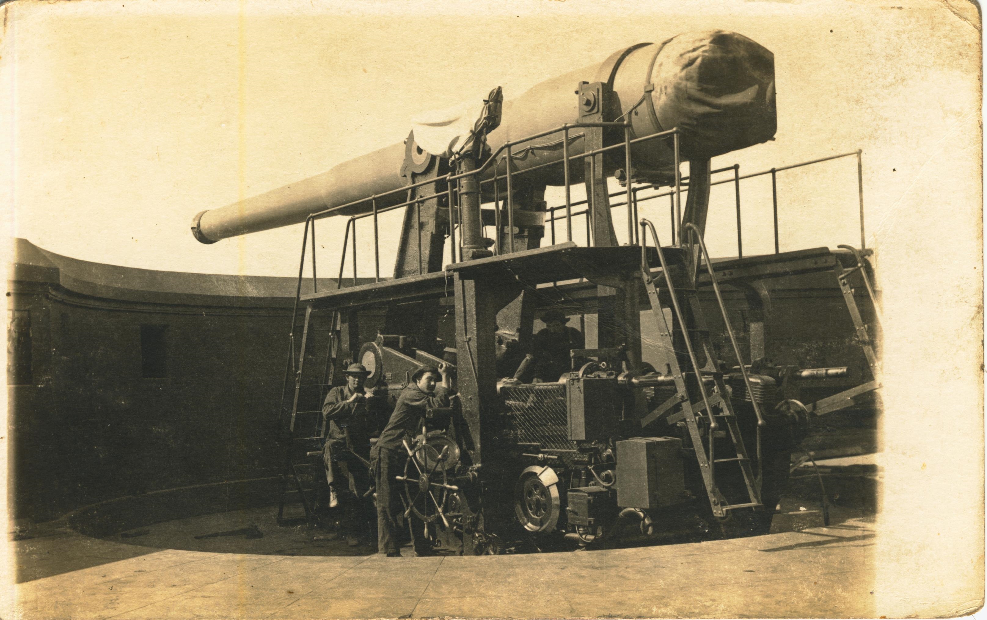 Soldiers and Disappearing Gun