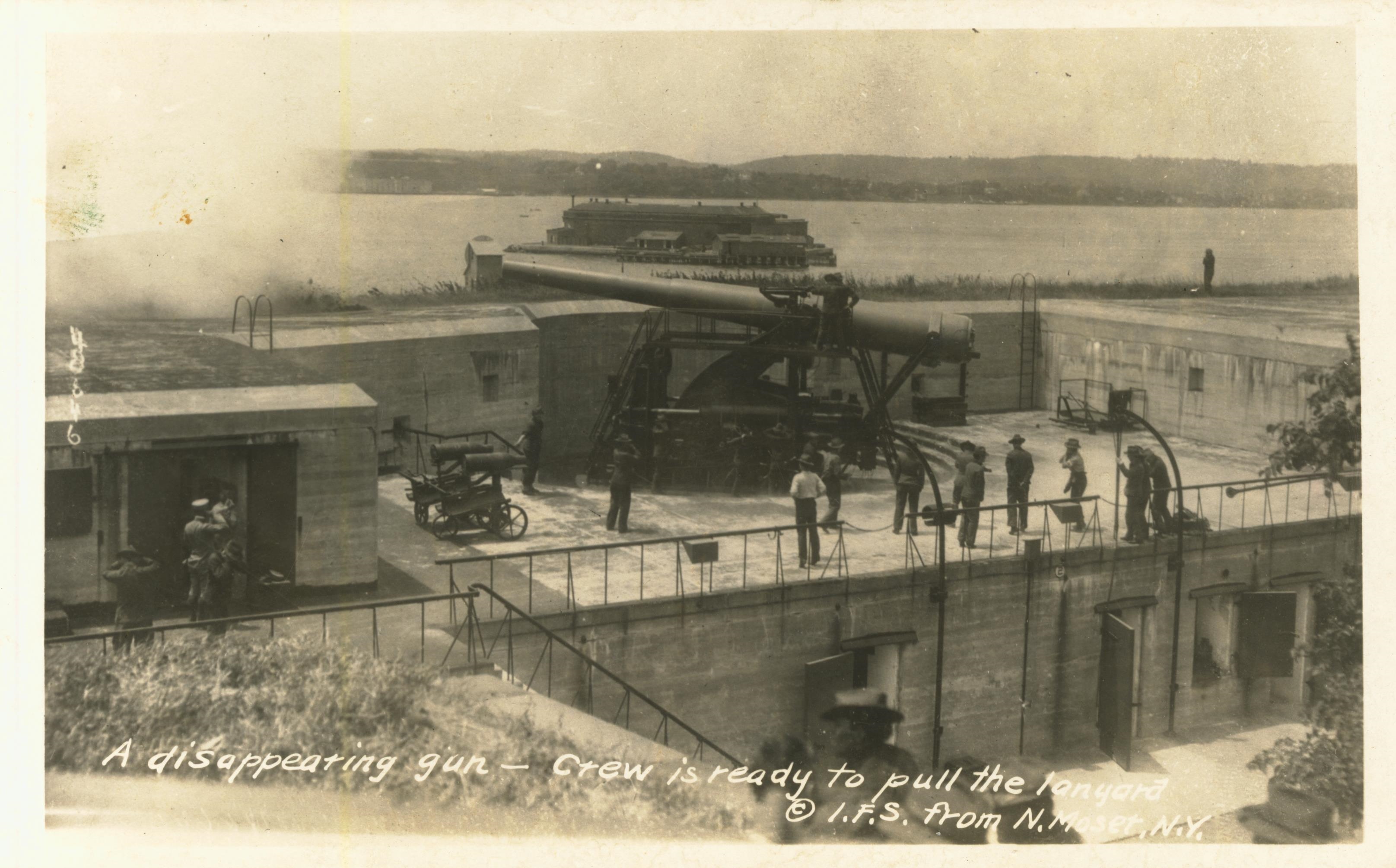 A disappearing gun and crew