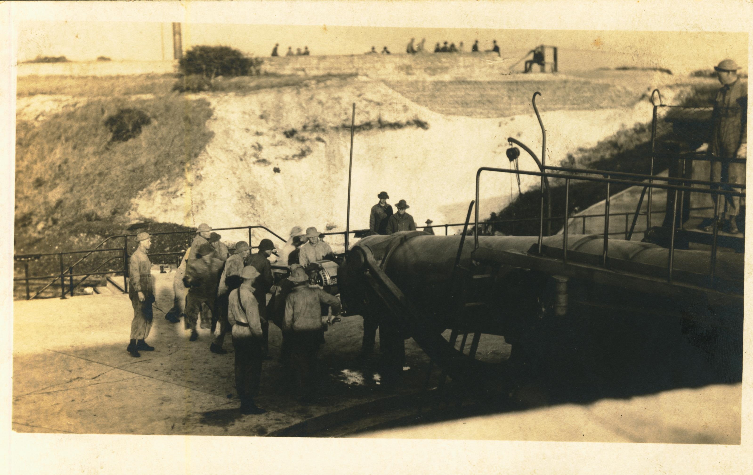 Disappearing gun