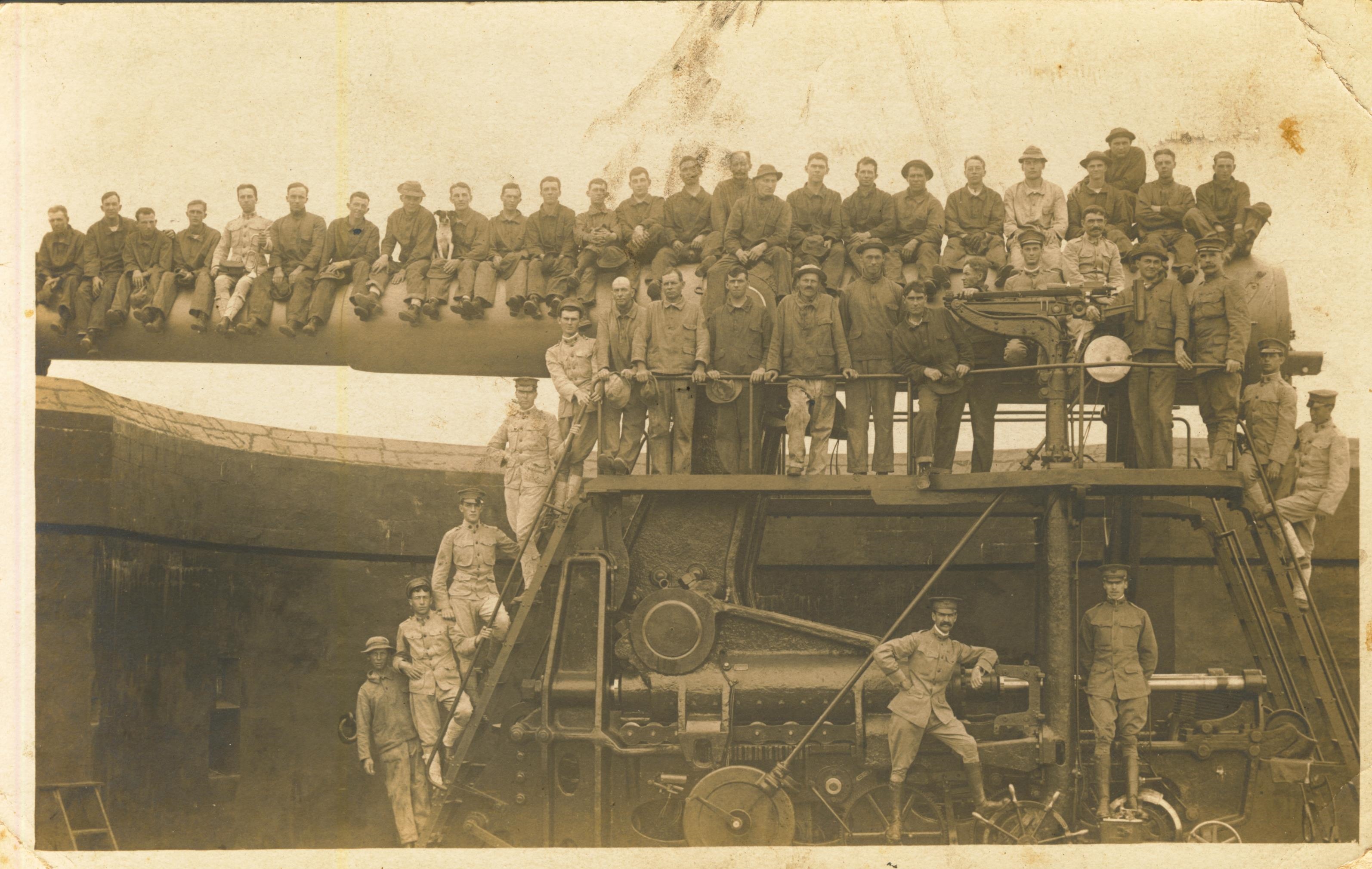 Soldiers with disappearing gun