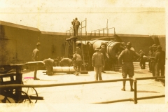 Powder charge for disappearing gun