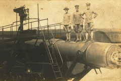 Soldiers on disappearing gun