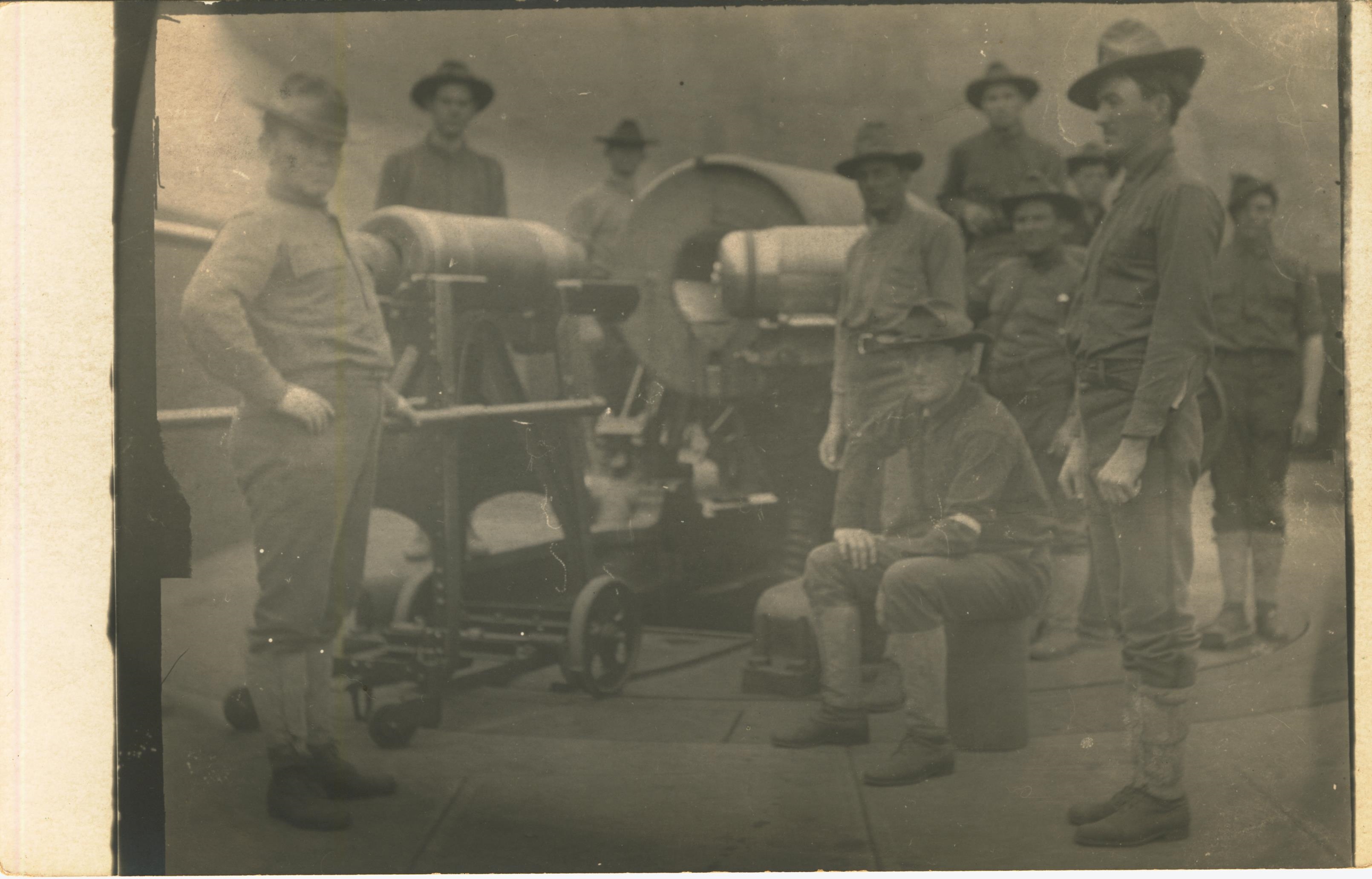 Soldiers with mortar and shell