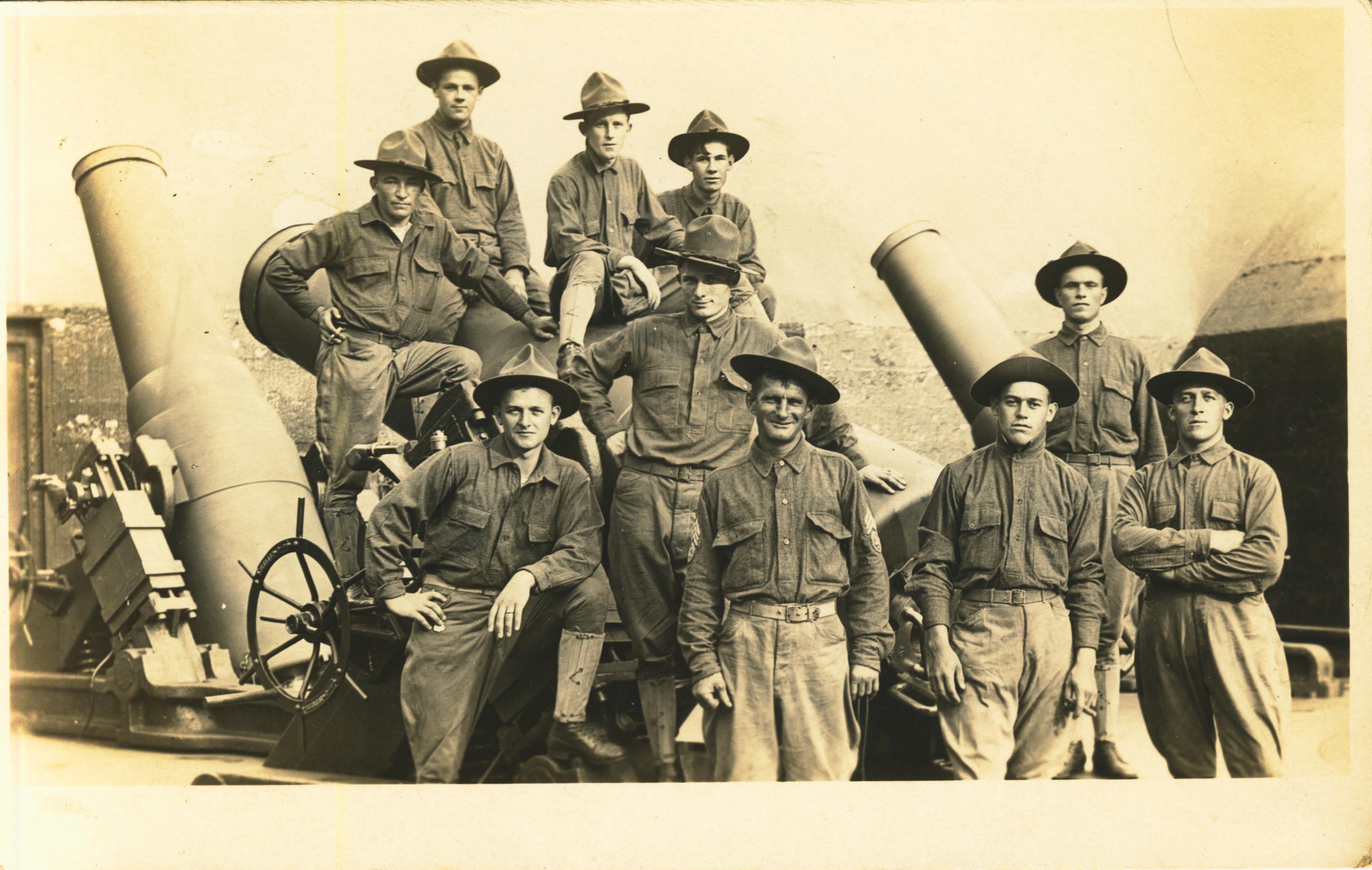 Soldiers with mortar