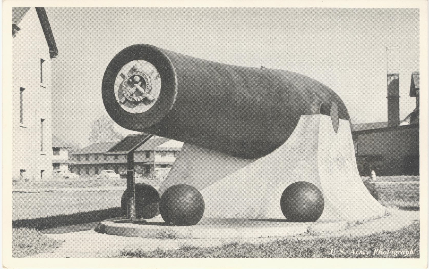 The old cannon at Fort Hancock
