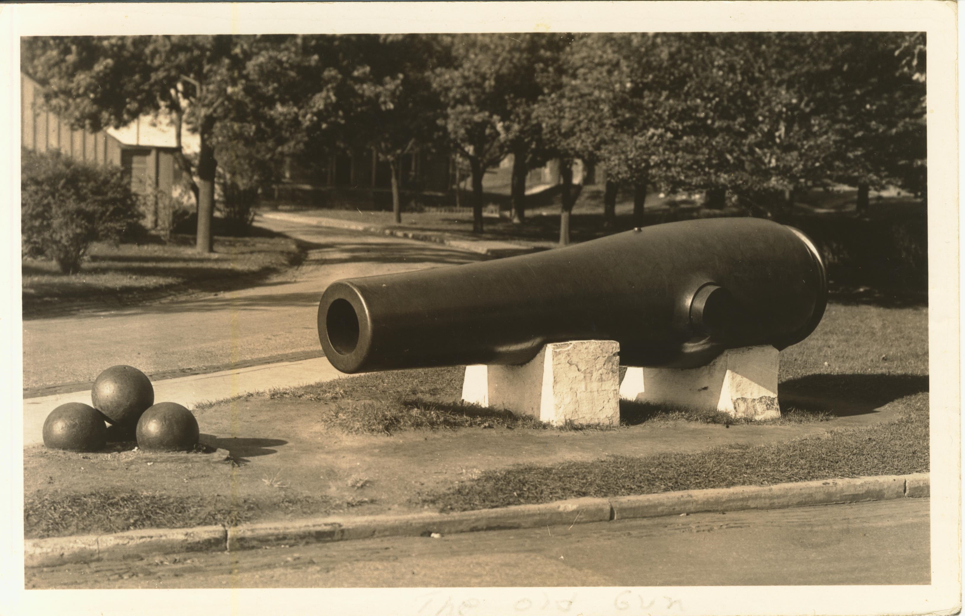 Cannon at Fort Slocum NY postmarked 1937