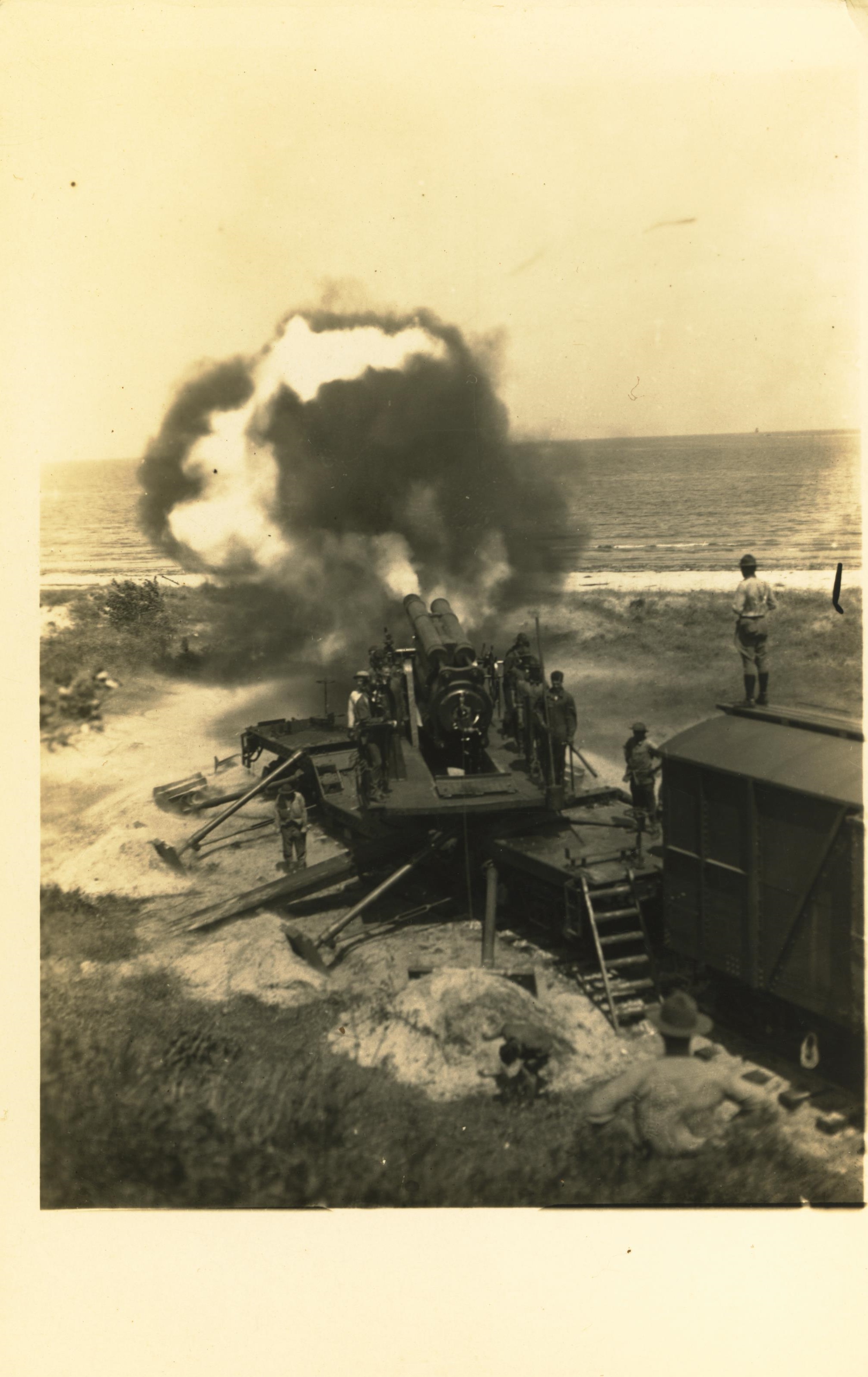 Firing railway gun