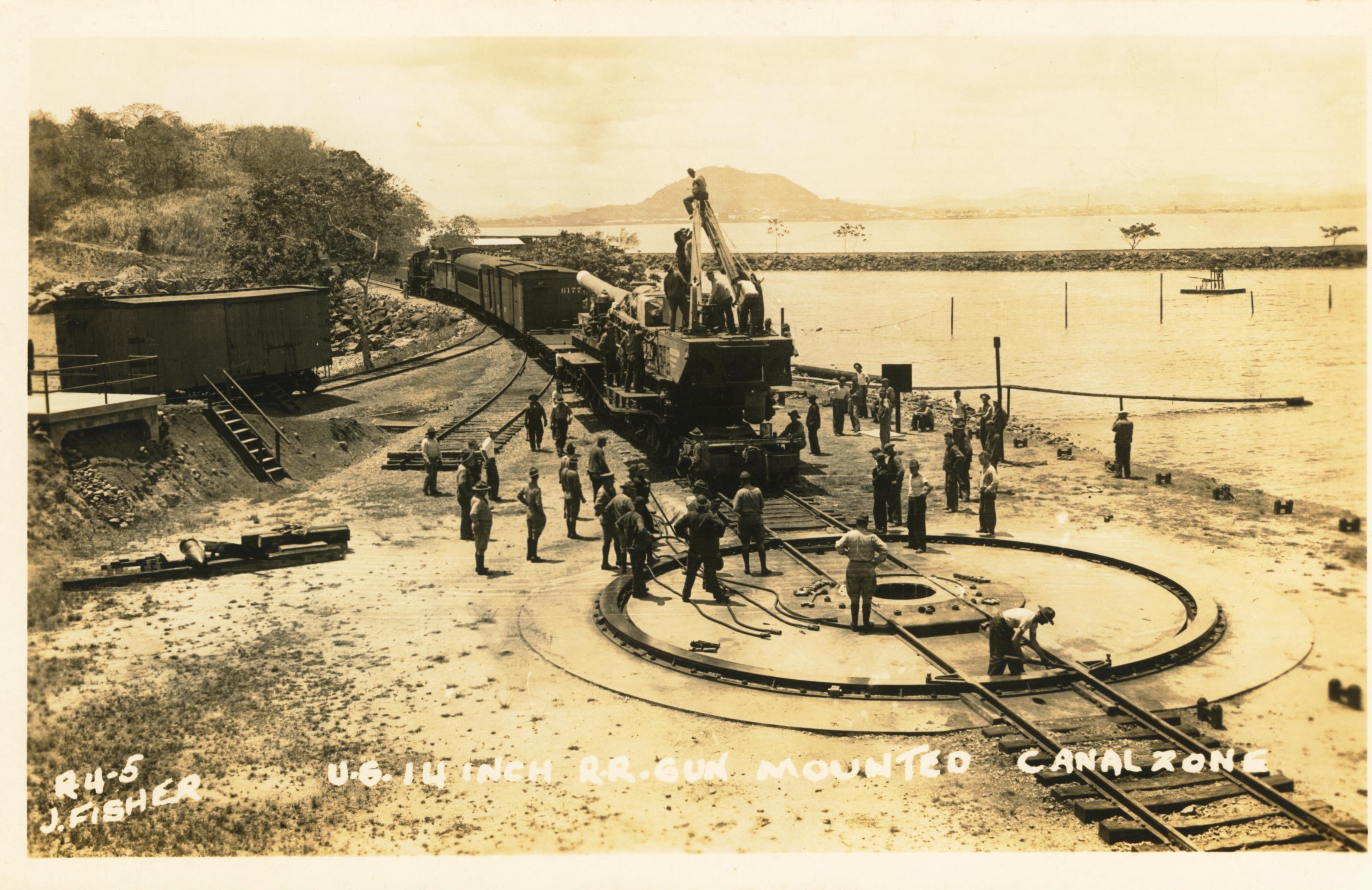 U.S. 14 inch R.R. gun mounted Canal Zone
